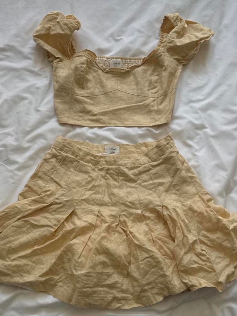 Aritzia Wilfred Wander Linen Puff Sleeve Crop Top & Pleated Skirt Set – Natural